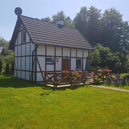 Chata Nad Rzeka Lipusz Exteriör bild
